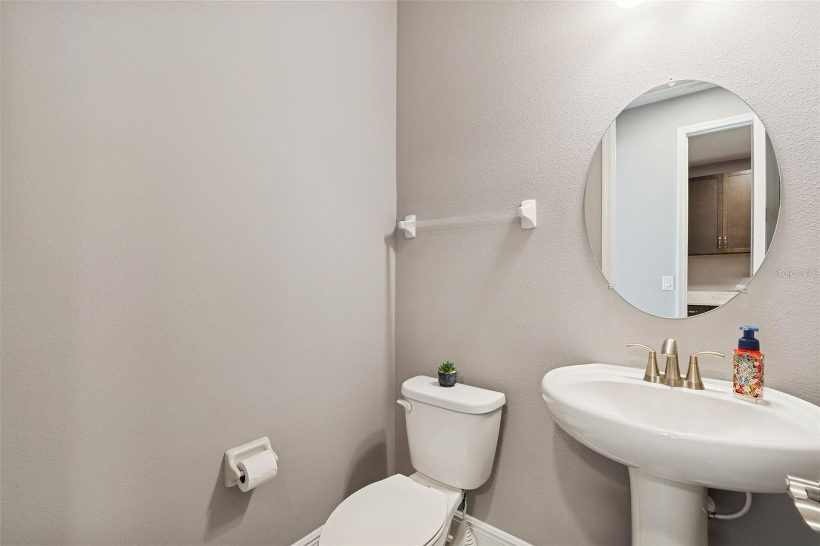 Image 24 of 99 For 19328 Eagle Creek Lane