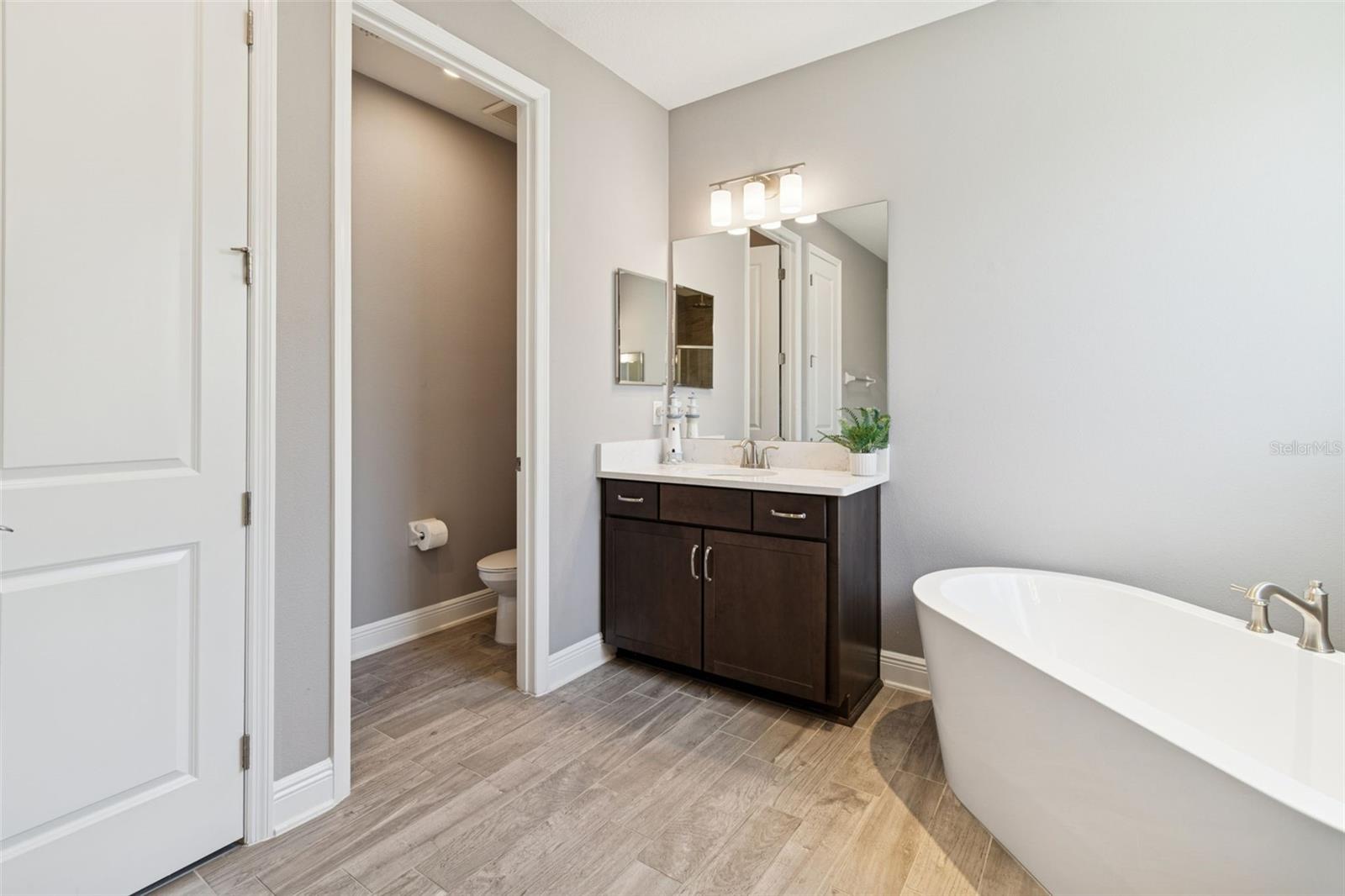 Image 30 of 99 For 19328 Eagle Creek Lane