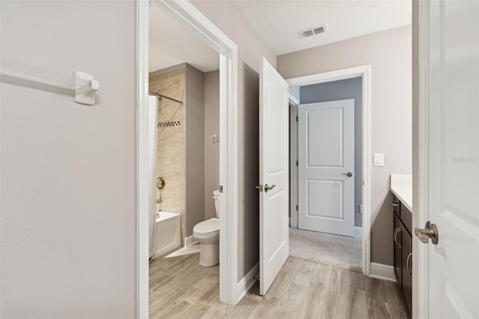 Image 51 of 99 For 19328 Eagle Creek Lane