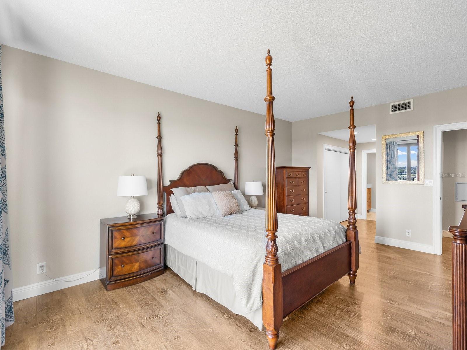 Image 20 of 53 For 4 Belleview Boulevard 804