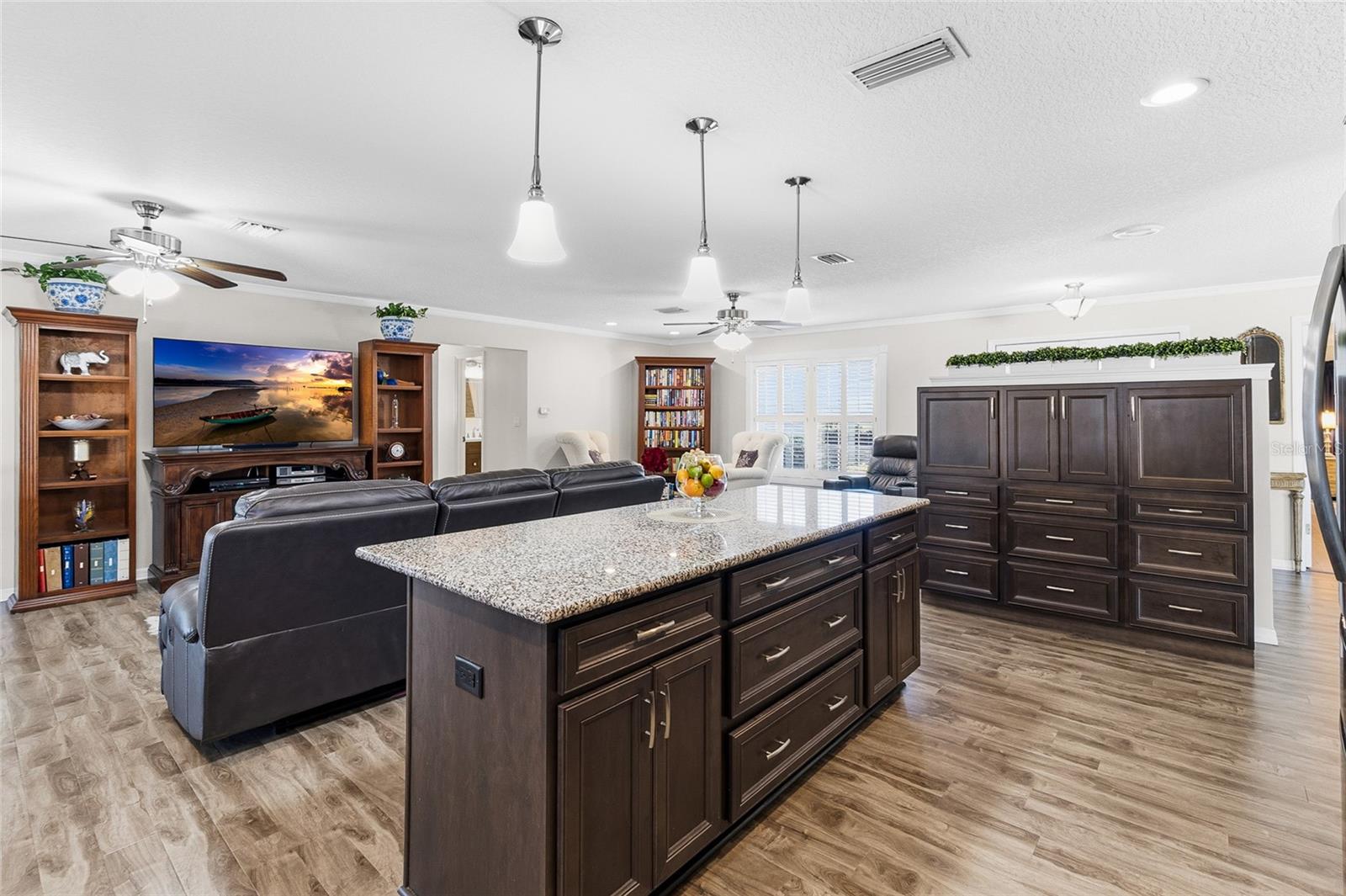 Image 6 of 46 For 8823 Kenwood Road