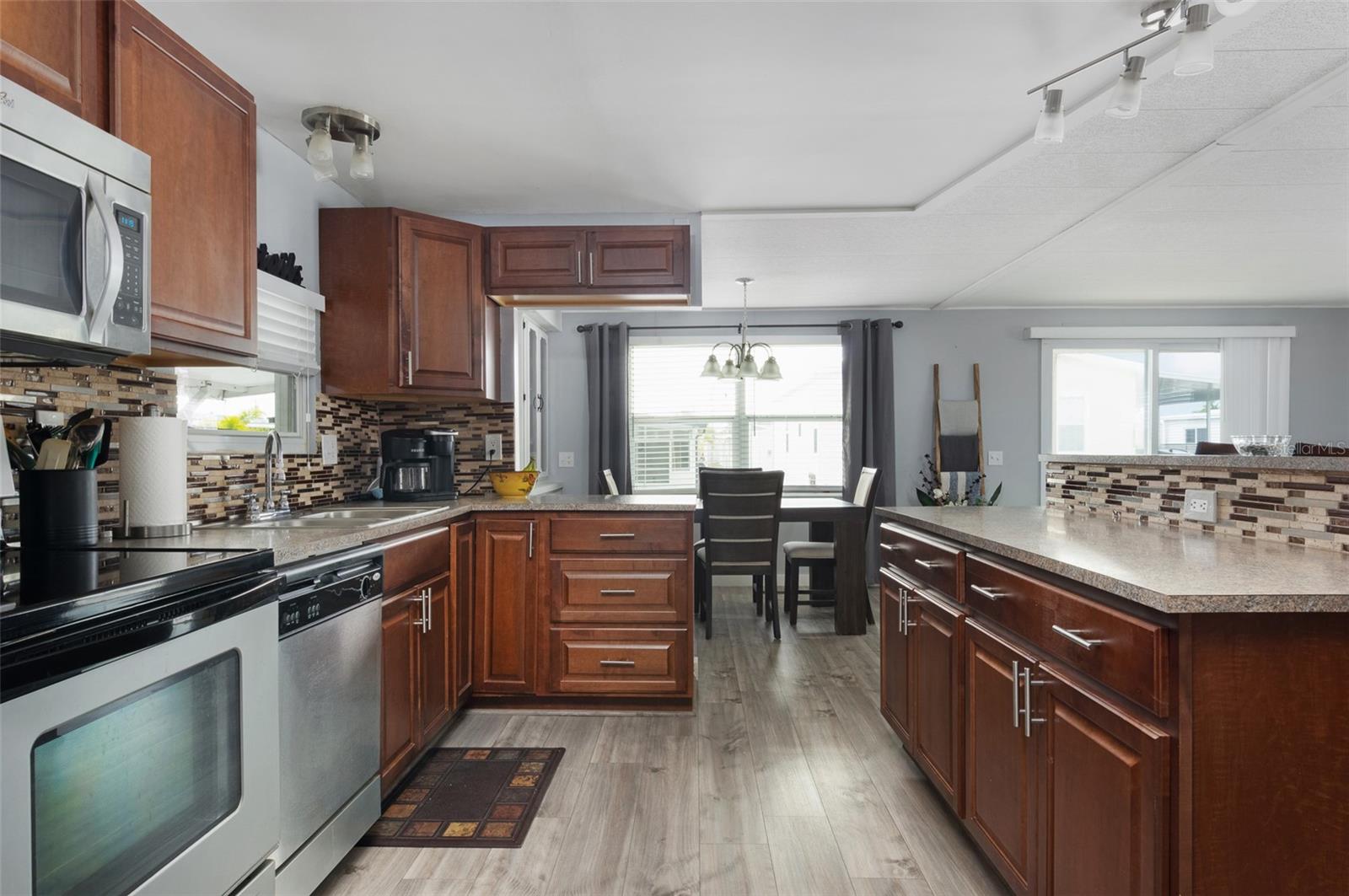 Image 5 of 32 For 34571 Gardenia Drive N