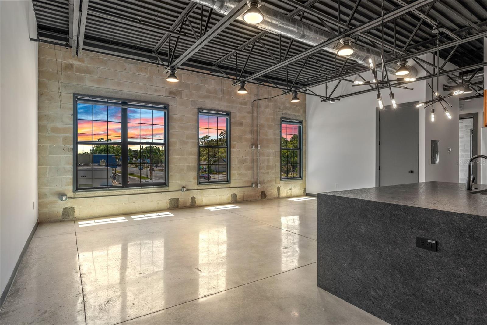 Image 11 of 28 For 902 Curtis Street 1