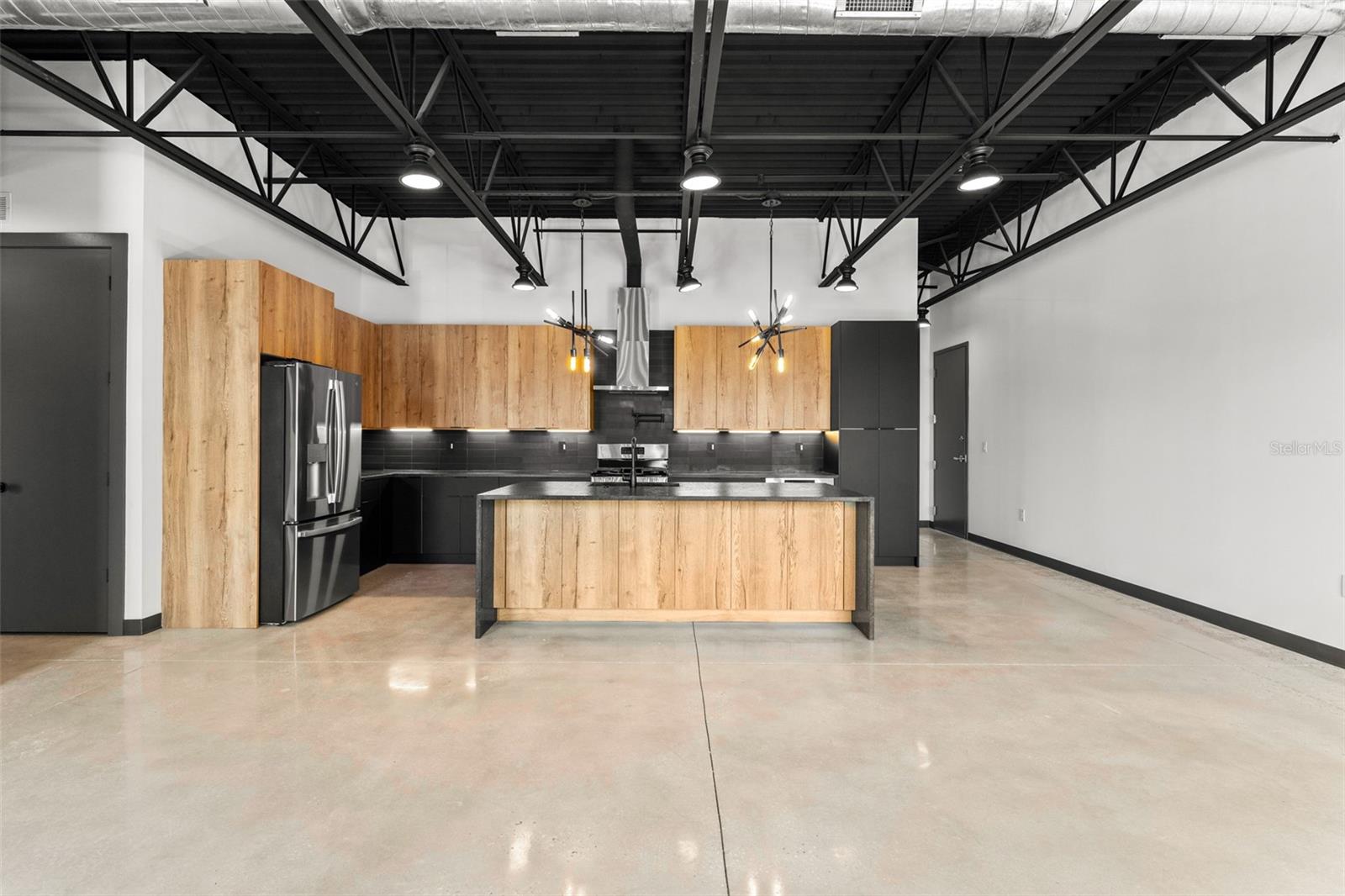 Image 19 of 28 For 902 Curtis Street 1