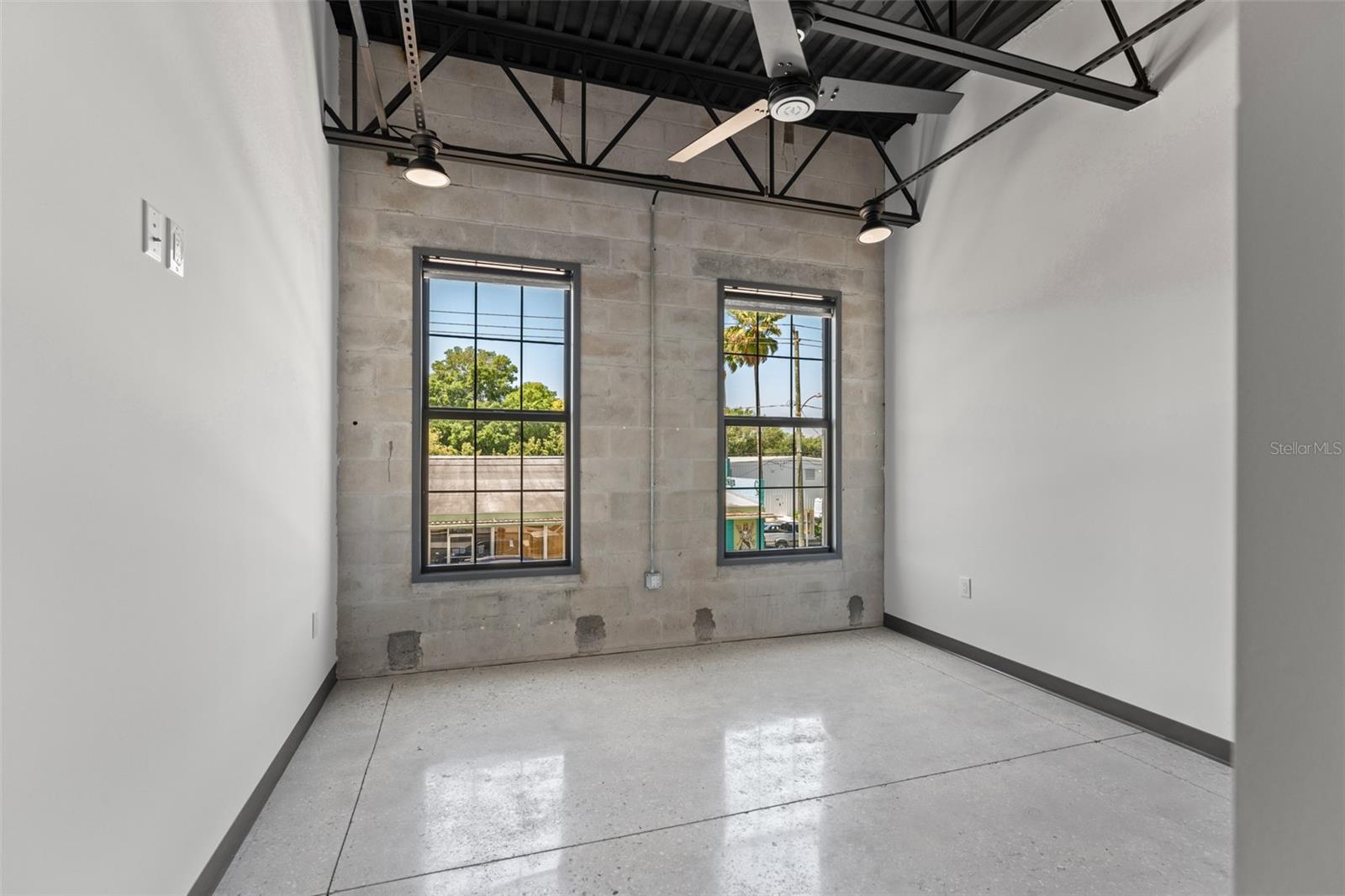 Image 20 of 28 For 902 Curtis Street 1