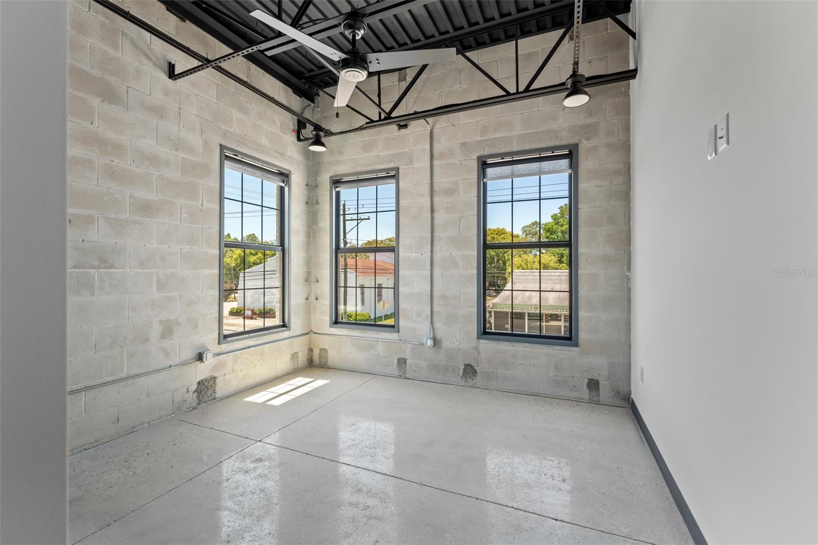 Image 21 of 28 For 902 Curtis Street 1