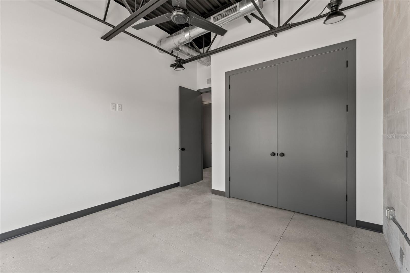 Image 22 of 28 For 902 Curtis Street 1