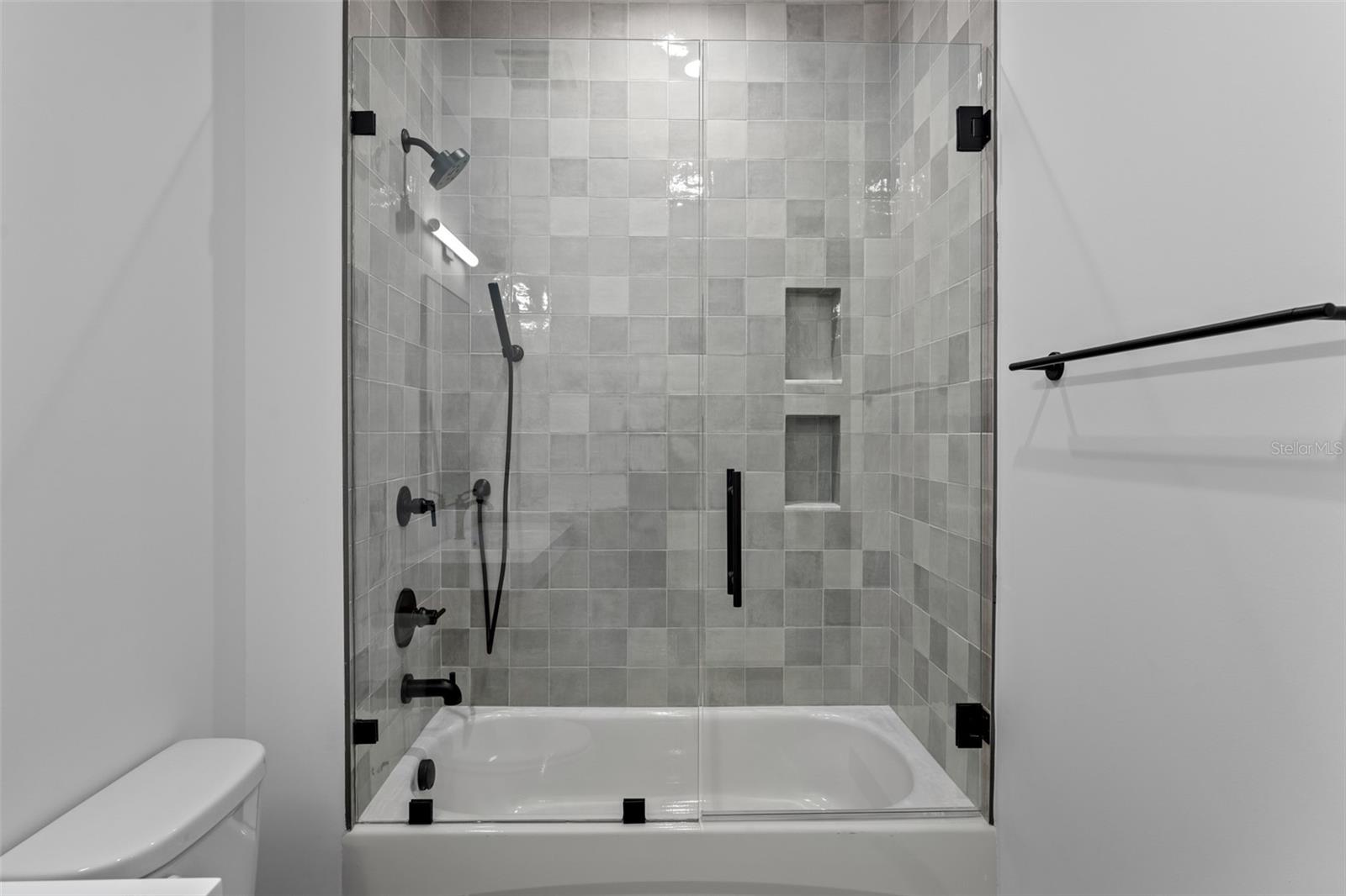 Image 24 of 28 For 902 Curtis Street 1