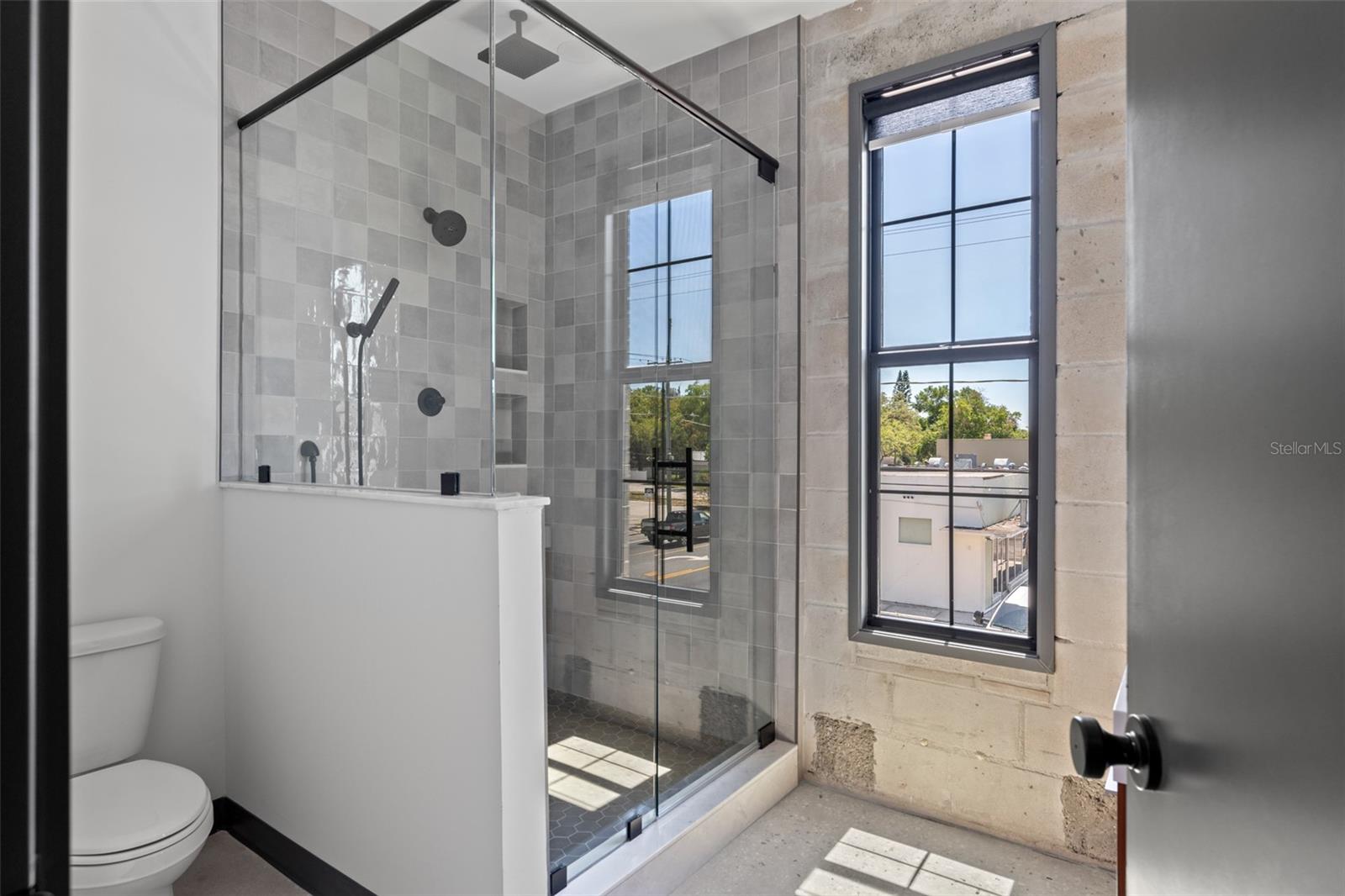 Image 25 of 28 For 902 Curtis Street 1