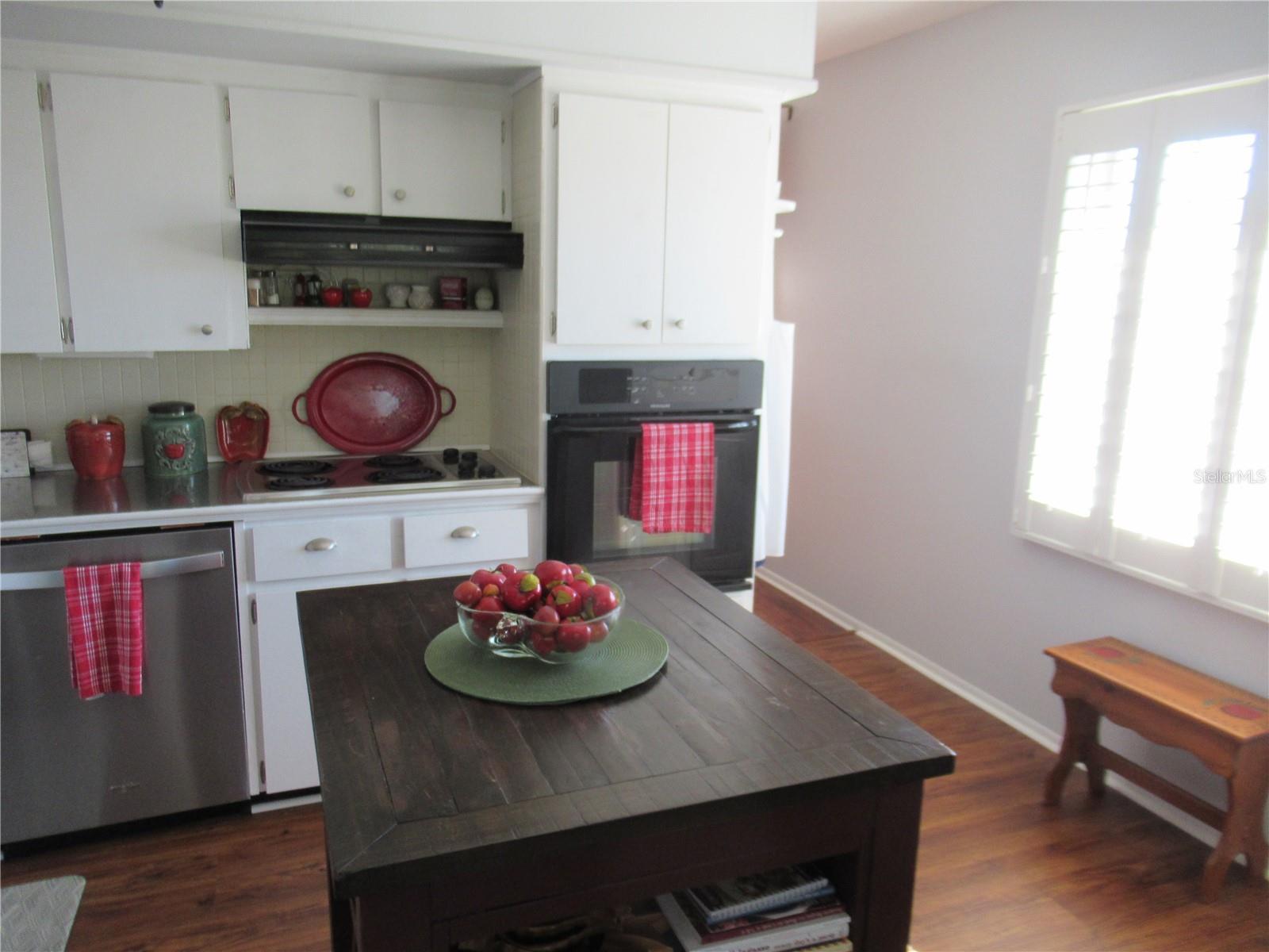 Image 11 of 39 For 2378 Ecuadorian Way  42