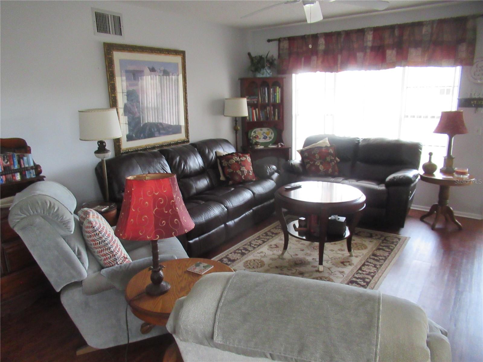 Image 15 of 39 For 2378 Ecuadorian Way  42