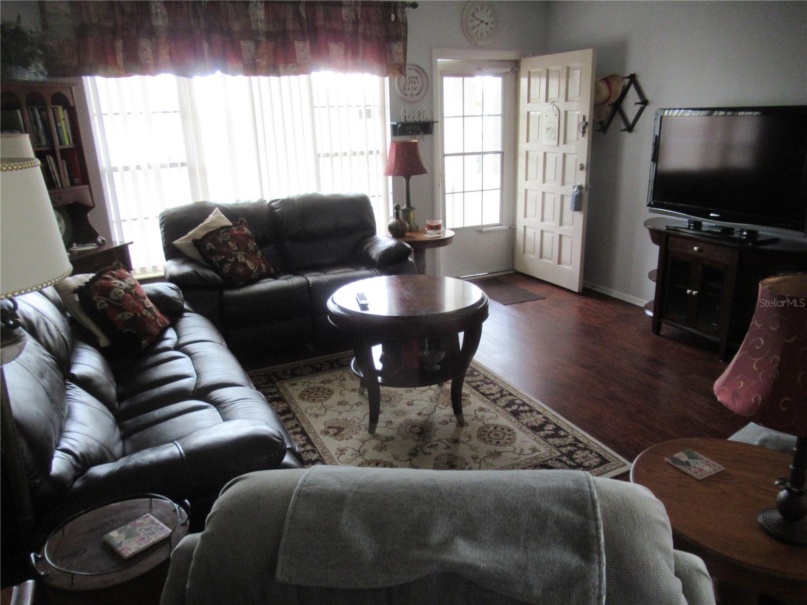 Image 16 of 39 For 2378 Ecuadorian Way  42