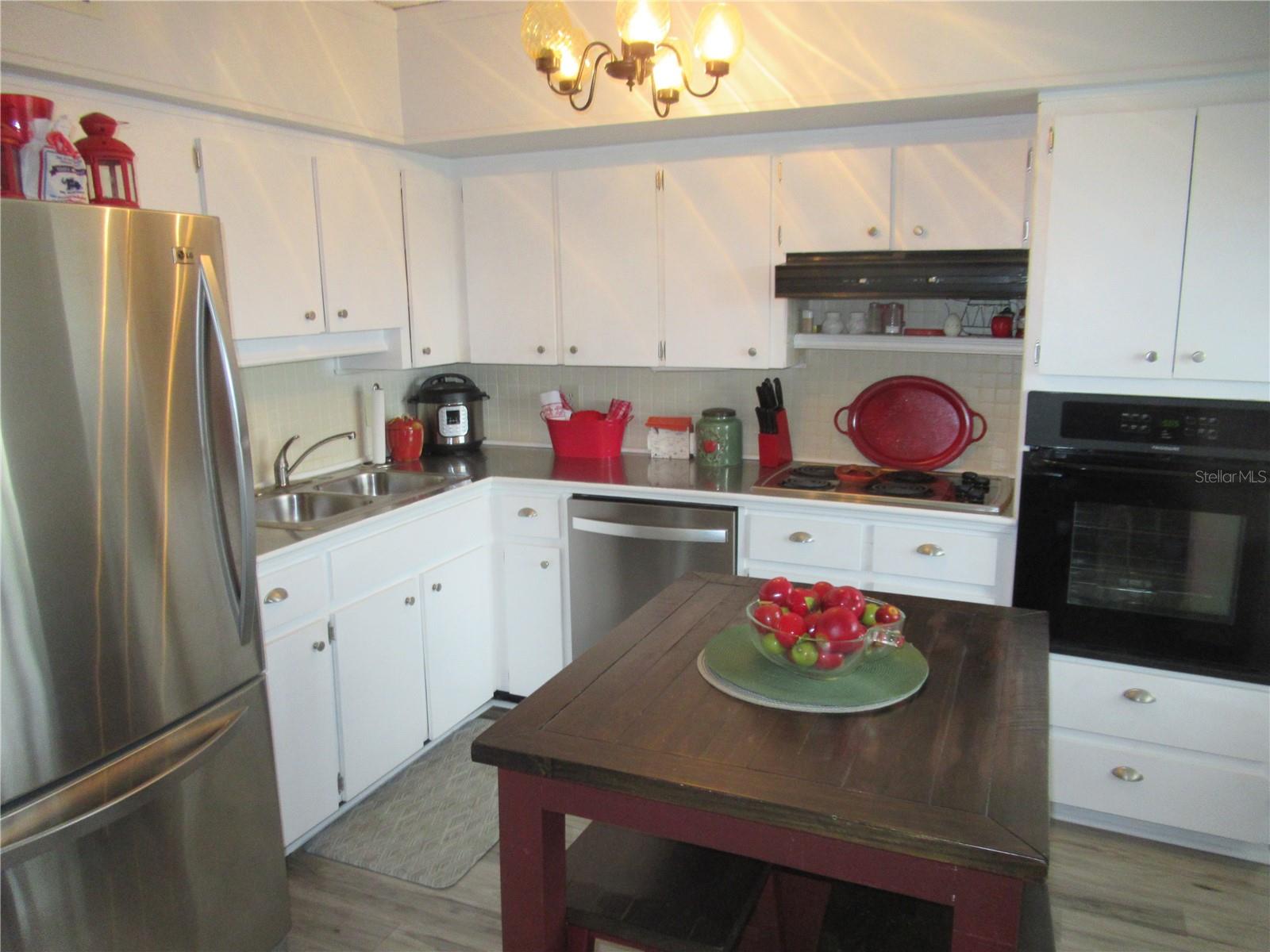 Image 20 of 39 For 2378 Ecuadorian Way  42