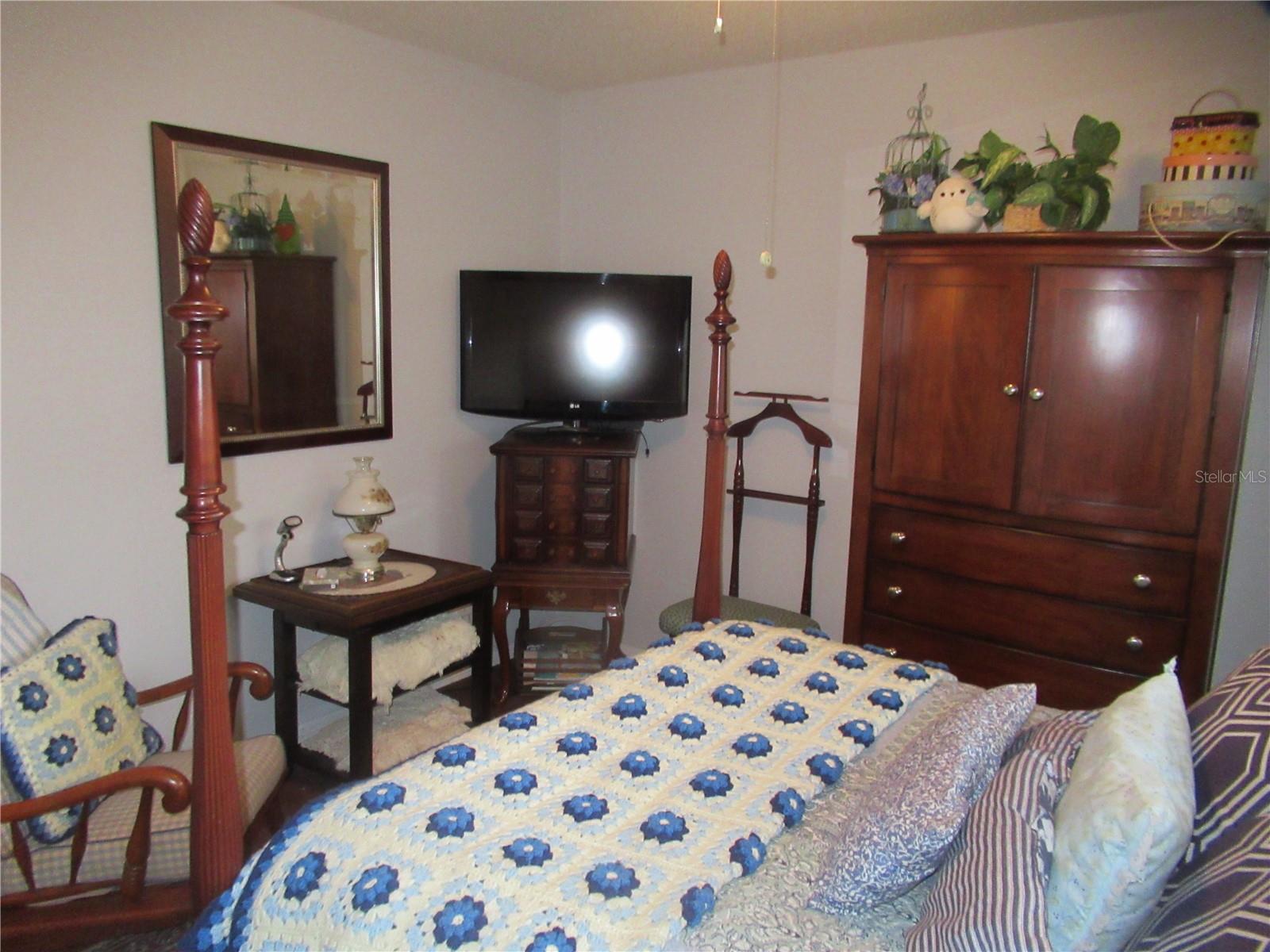 Image 33 of 39 For 2378 Ecuadorian Way  42