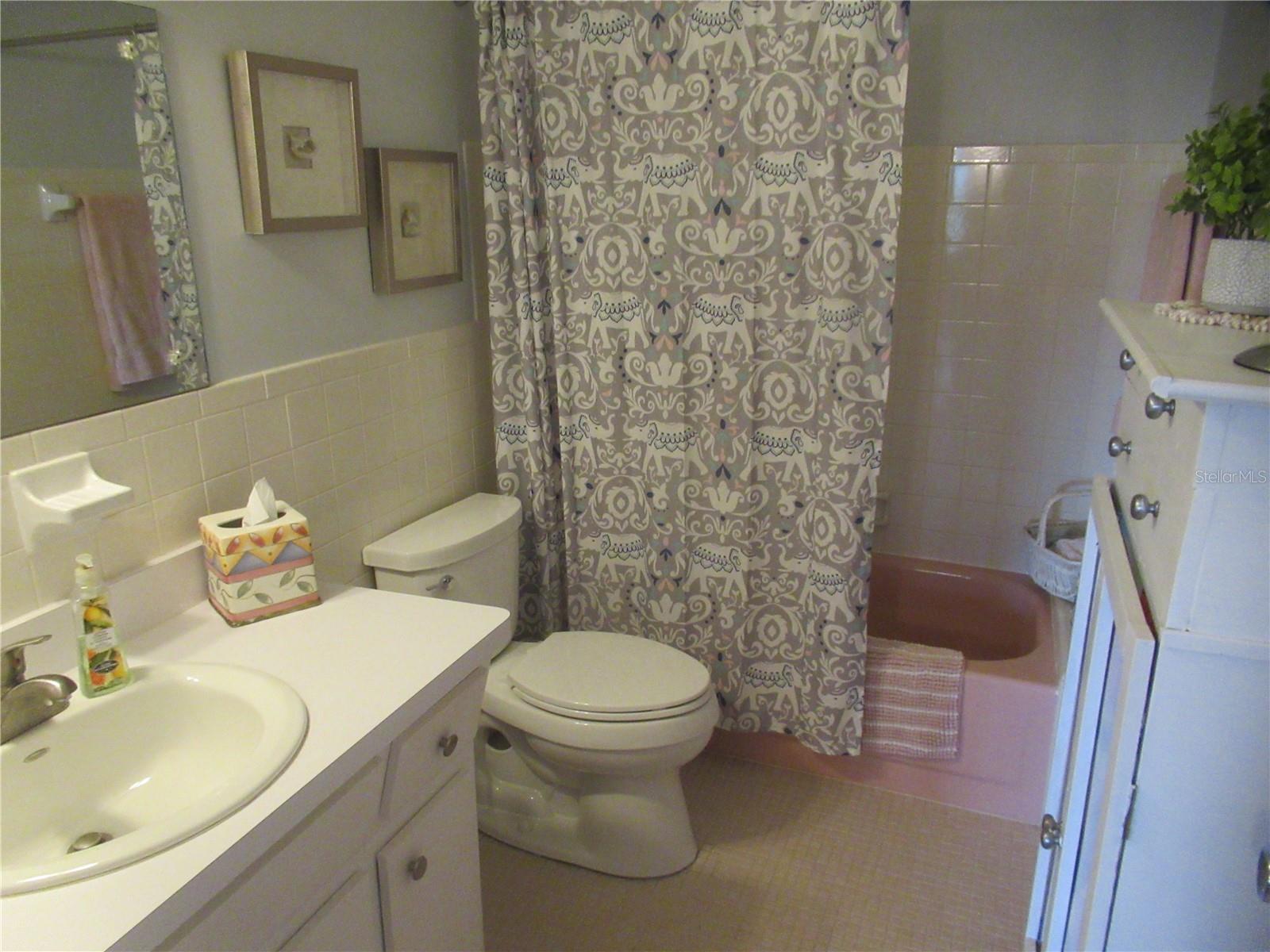 Image 36 of 39 For 2378 Ecuadorian Way  42