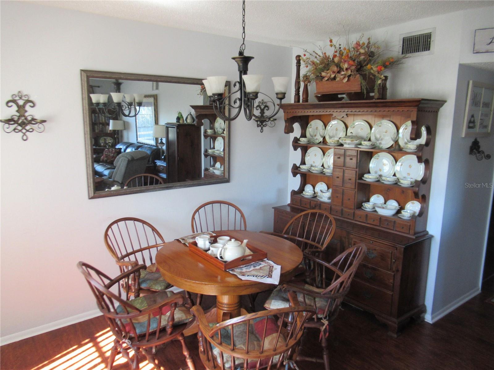 Image 6 of 39 For 2378 Ecuadorian Way  42