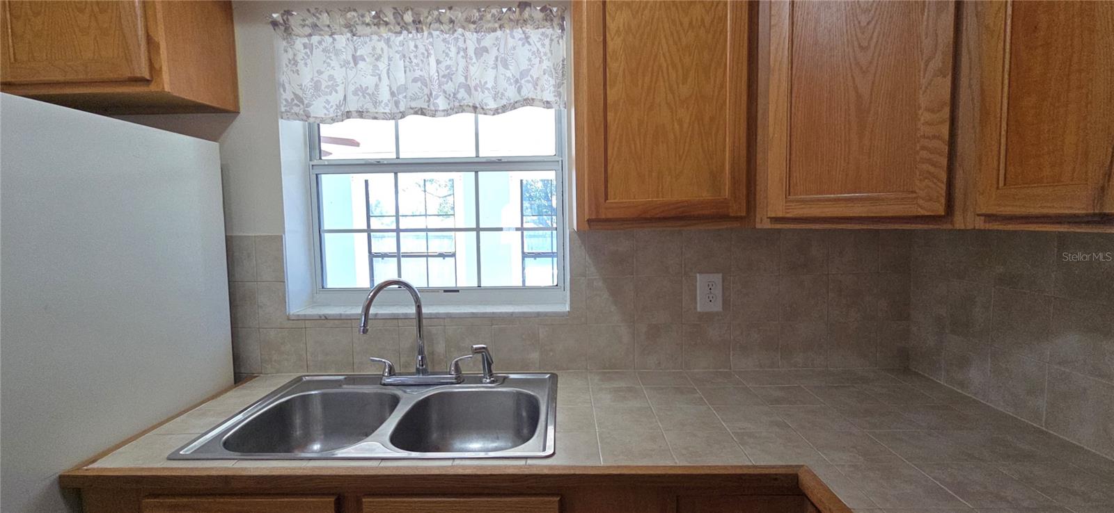 Listing photo id 9 for 6368 Spring Hill Drive