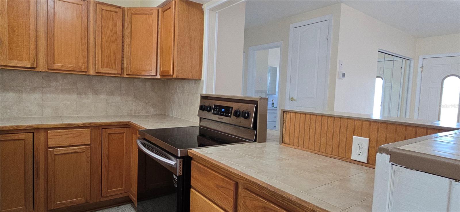 Listing photo id 10 for 6368 Spring Hill Drive