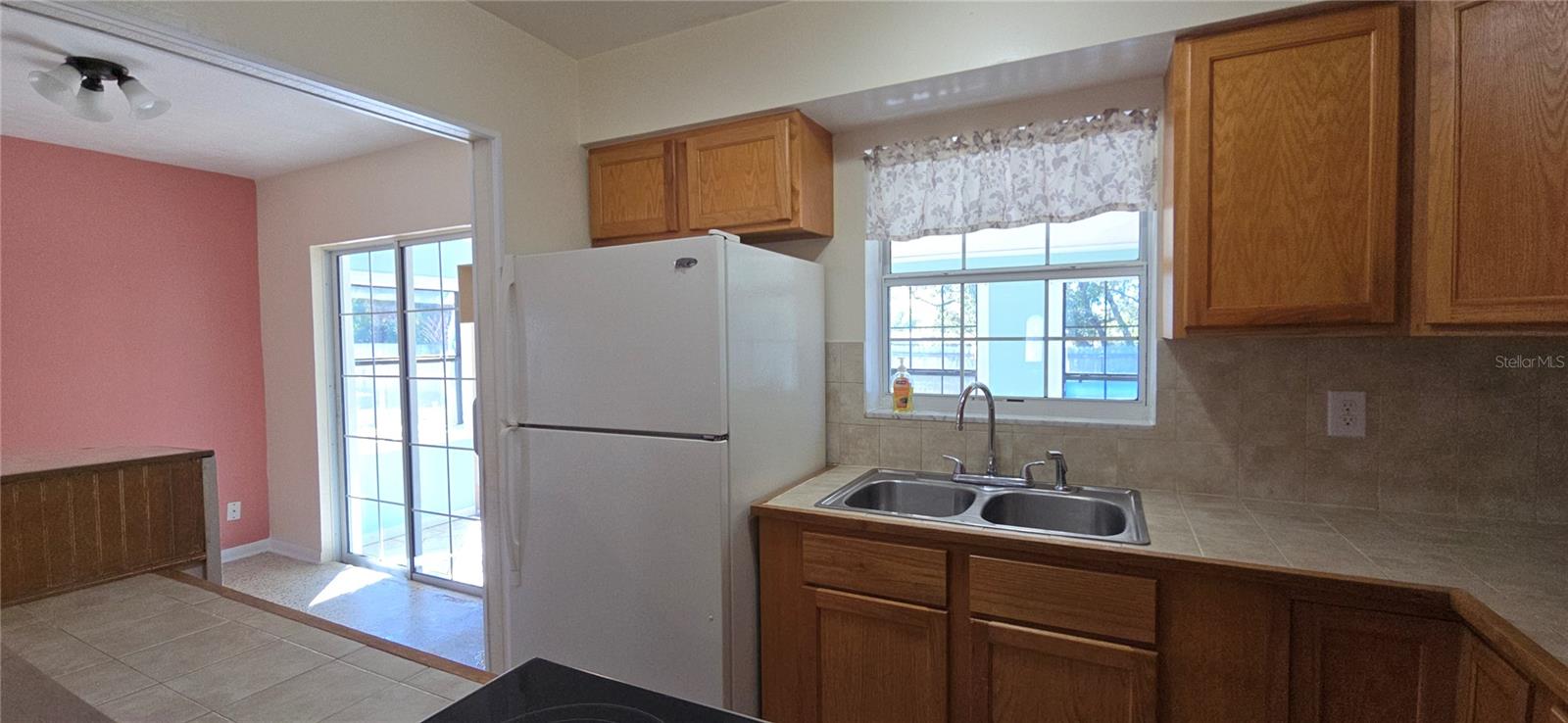 Listing photo id 11 for 6368 Spring Hill Drive