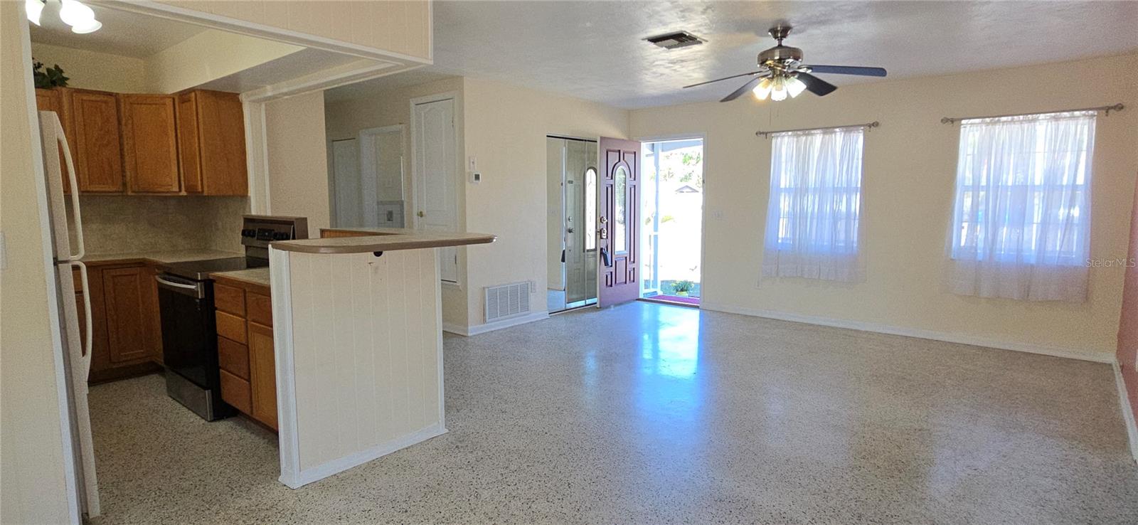 Listing photo id 14 for 6368 Spring Hill Drive