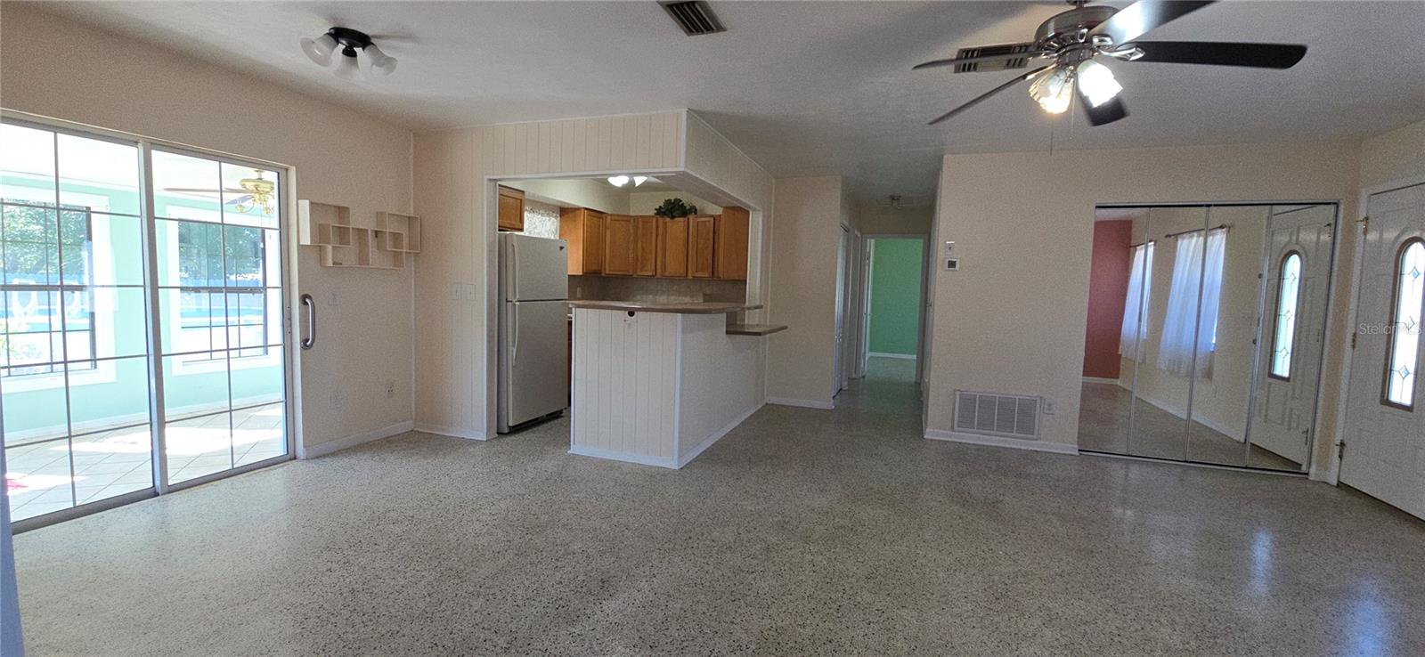 Listing photo id 16 for 6368 Spring Hill Drive