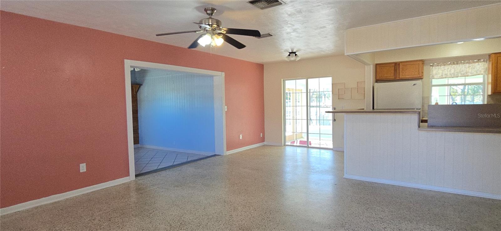 Listing photo id 17 for 6368 Spring Hill Drive