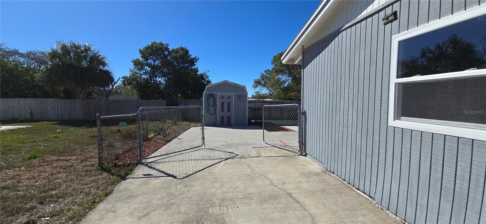 Listing photo id 3 for 6368 Spring Hill Drive