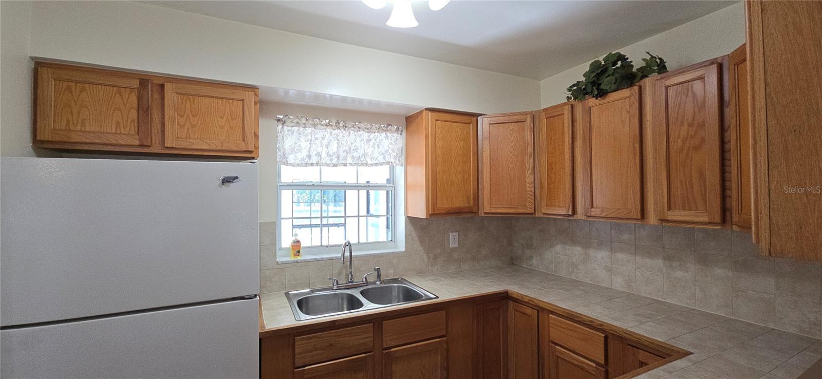 Listing photo id 6 for 6368 Spring Hill Drive