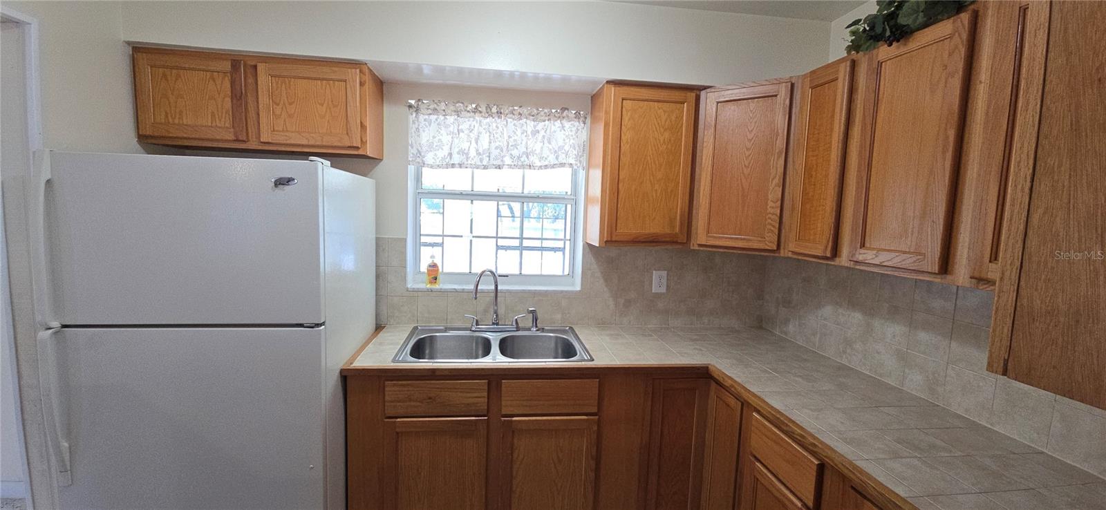 Listing photo id 7 for 6368 Spring Hill Drive