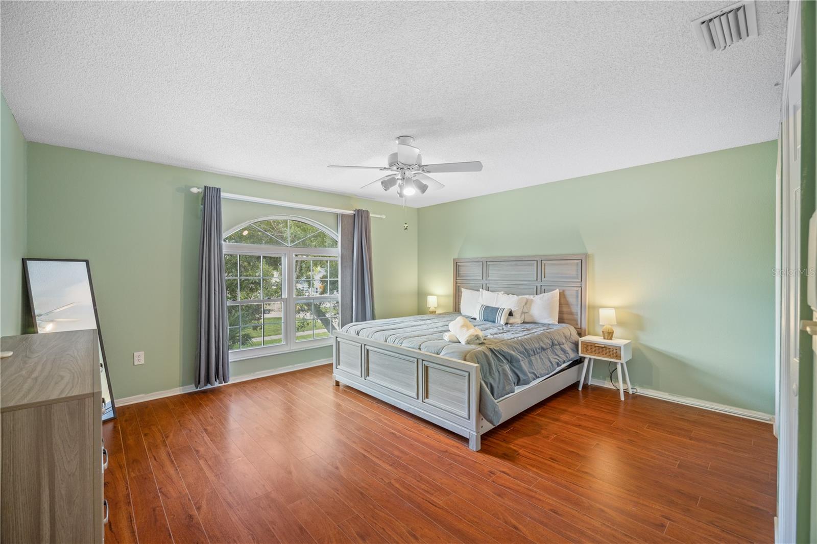 Image 28 of 56 For 4738 Innisfil Street