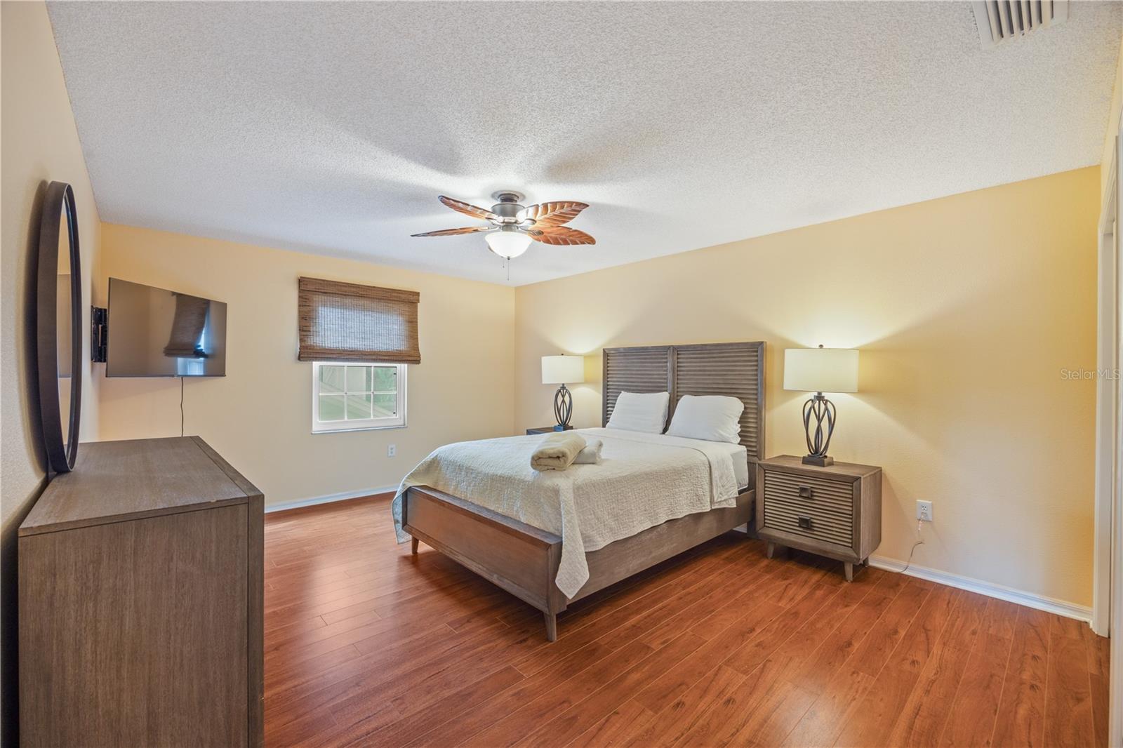 Image 31 of 56 For 4738 Innisfil Street