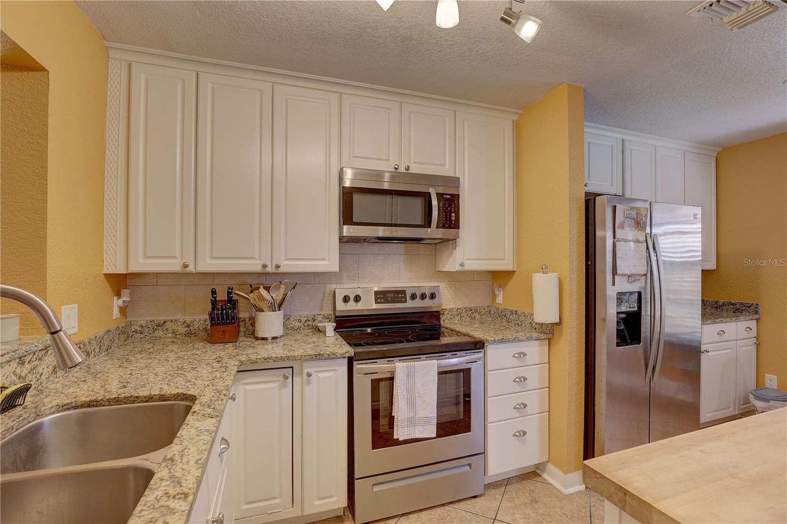 Listing photo id 11 for 3903 Brigadoon Circle