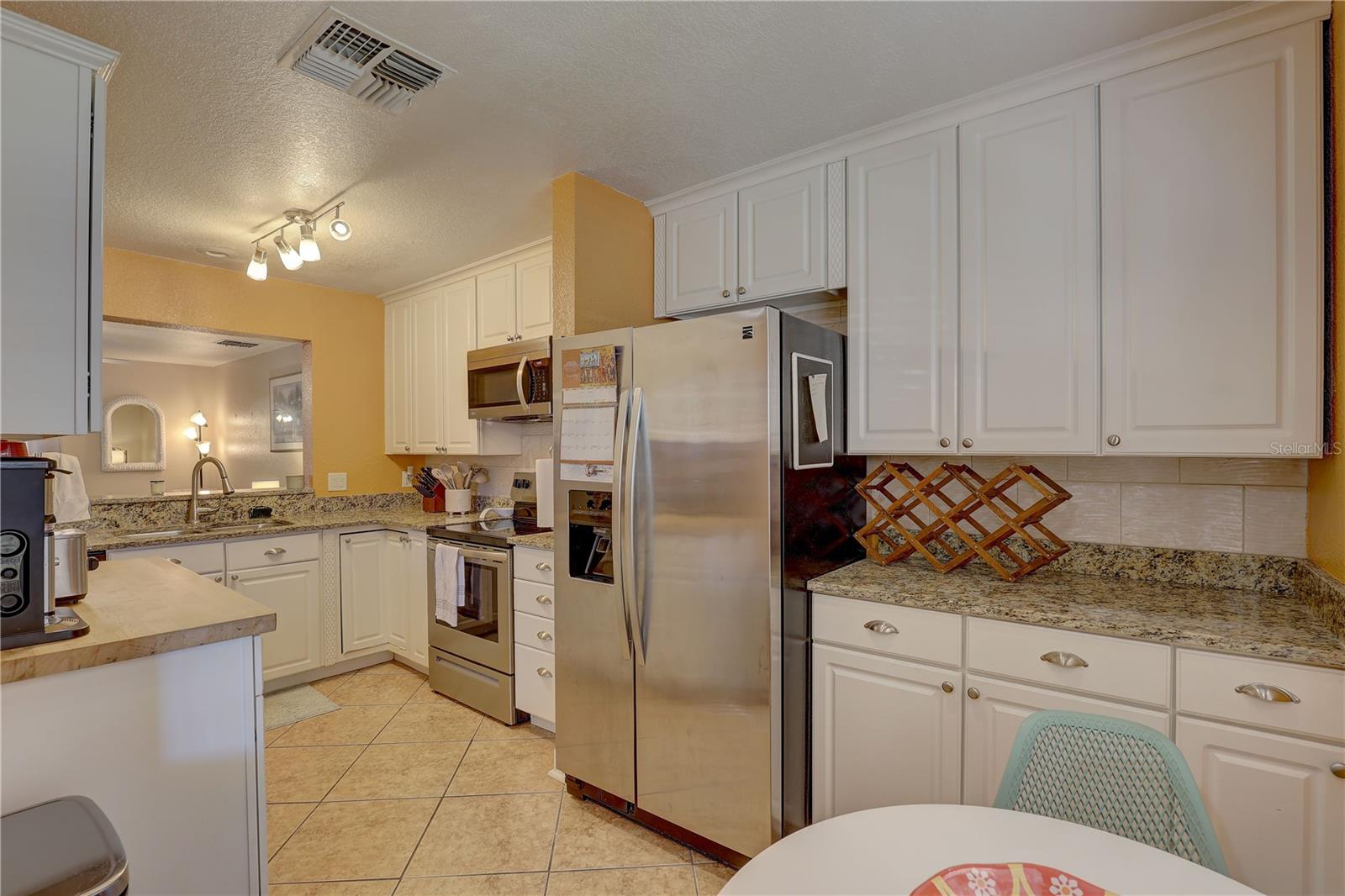 Listing photo id 12 for 3903 Brigadoon Circle