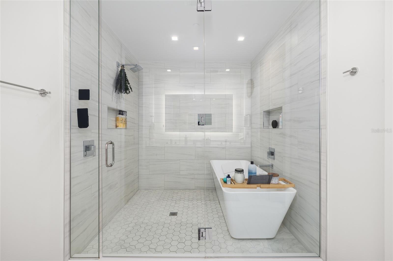 Image 38 of 79 For 5120 Marina Way 16005