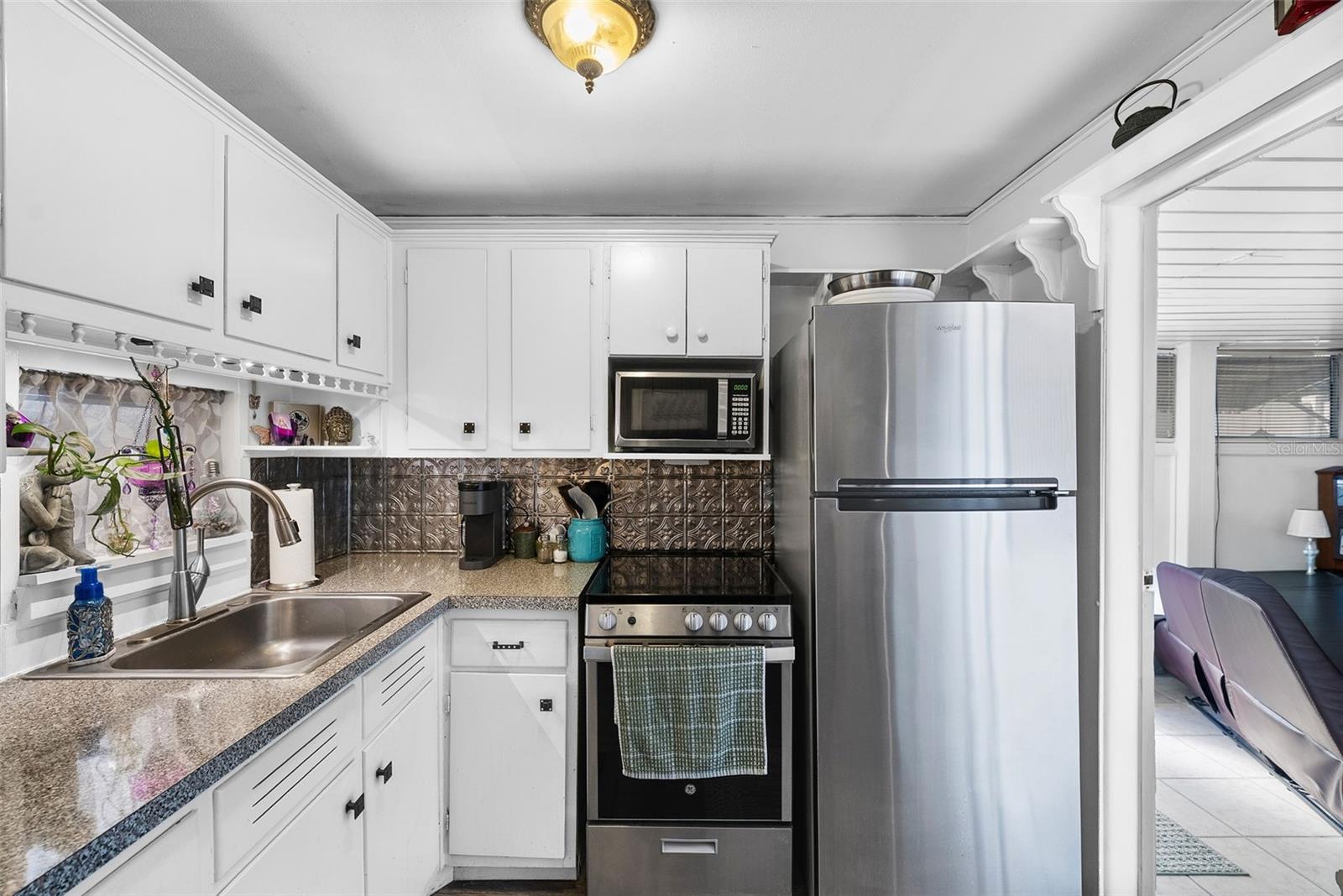 Listing photo id 13 for 10462 116th Avenue