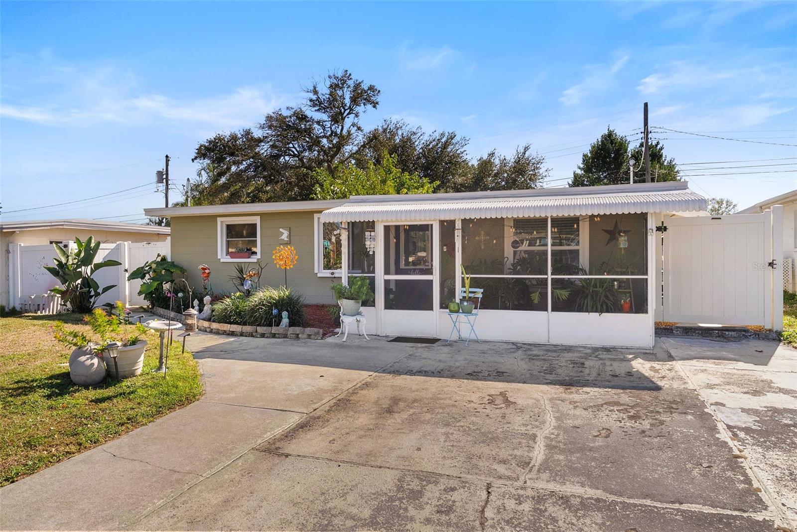 Listing photo id 0 for 10462 116th Avenue