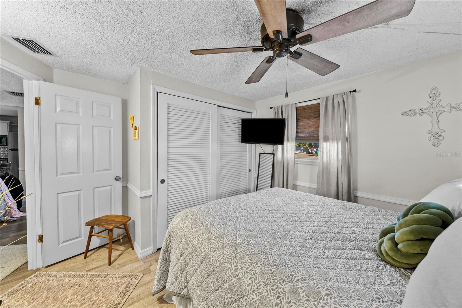 Listing photo id 24 for 10462 116th Avenue