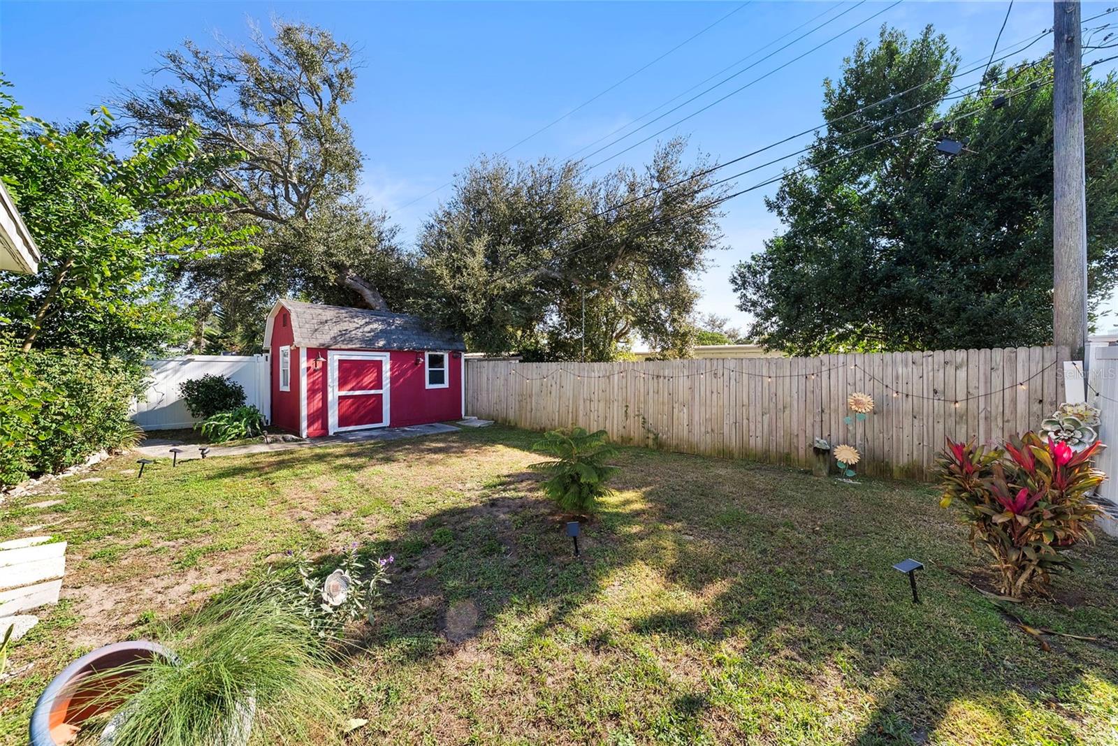 Listing photo id 26 for 10462 116th Avenue