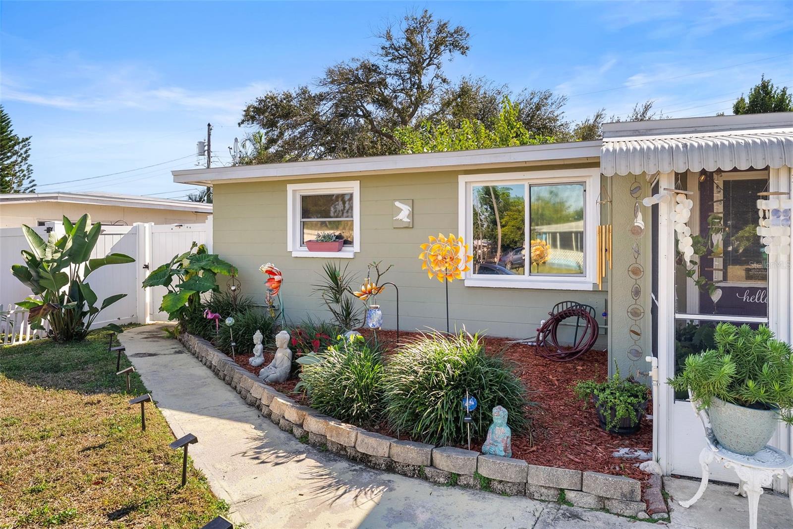 Listing photo id 1 for 10462 116th Avenue