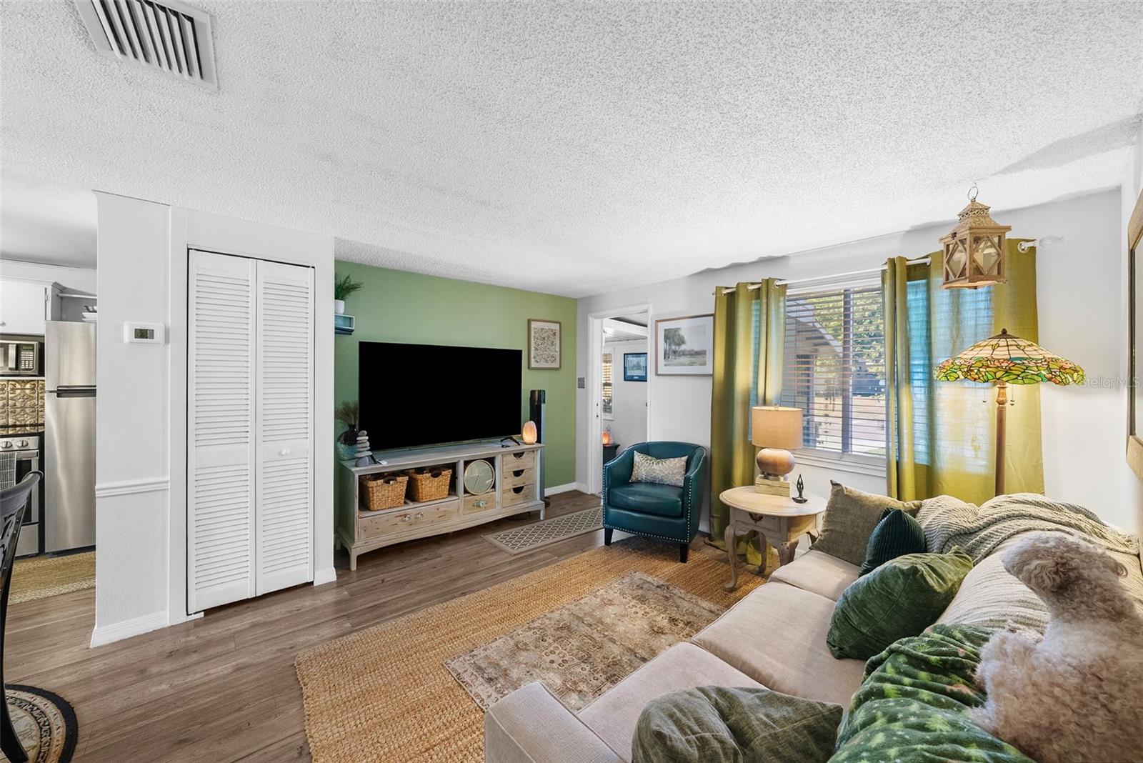 Listing photo id 5 for 10462 116th Avenue