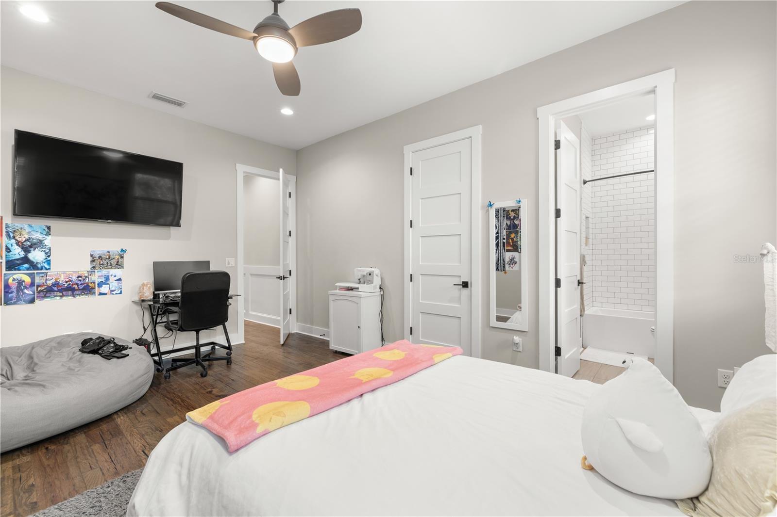 Image 26 of 60 For 4806 San Rafael Street