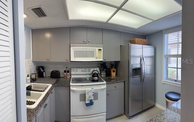 Image 18 of 66 For 11140 Carriage Hill Drive 4