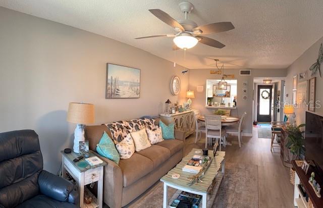 Image 25 of 66 For 11140 Carriage Hill Drive 4