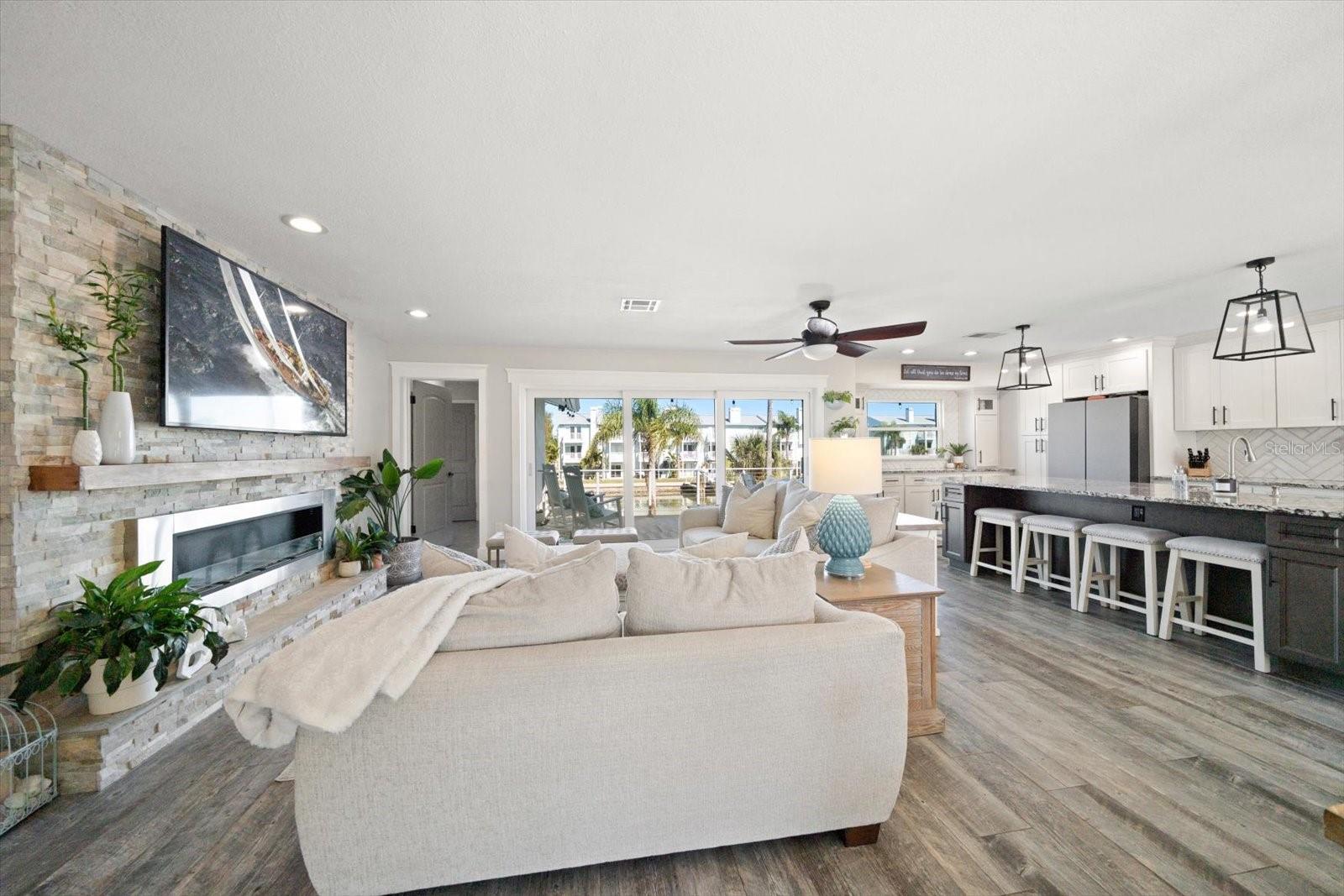 Image 20 of 91 For 300 6th Avenue