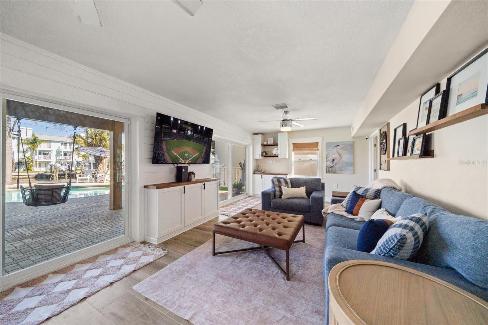 Image 43 of 91 For 300 6th Avenue