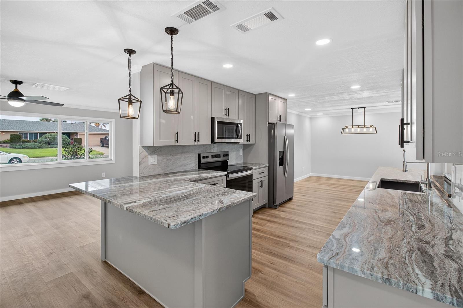 Image 13 of 51 For 5201 Denver Street Ne