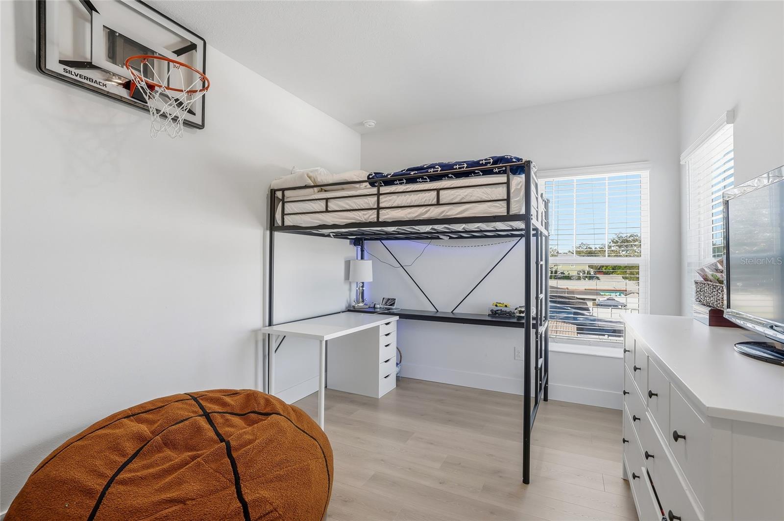 Image 14 of 52 For 441 42nd Avenue Ne