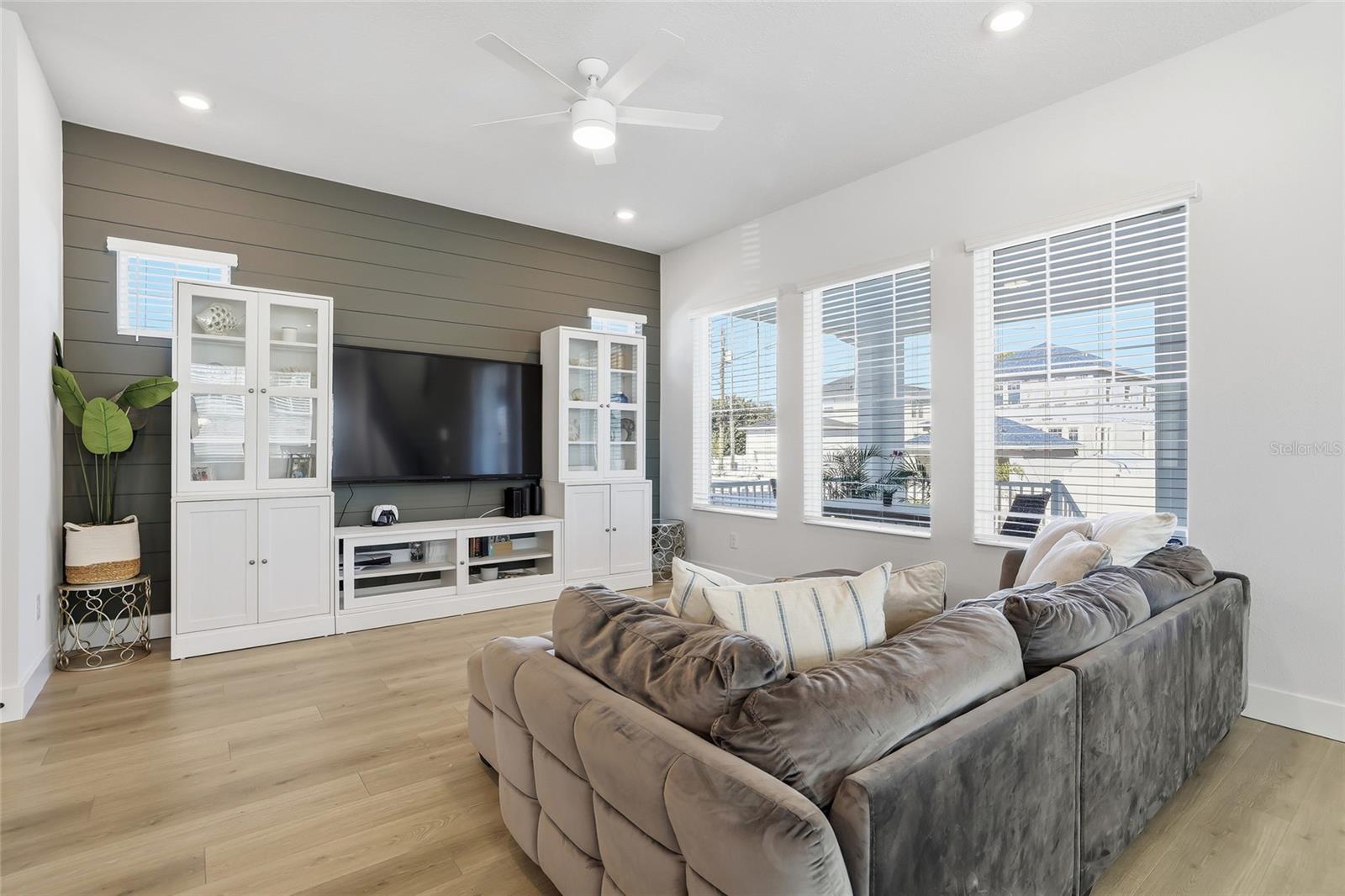 Image 28 of 52 For 441 42nd Avenue Ne