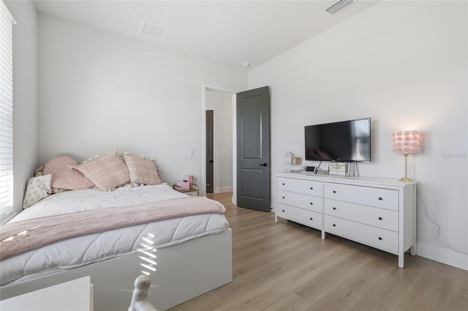 Image 46 of 52 For 441 42nd Avenue Ne