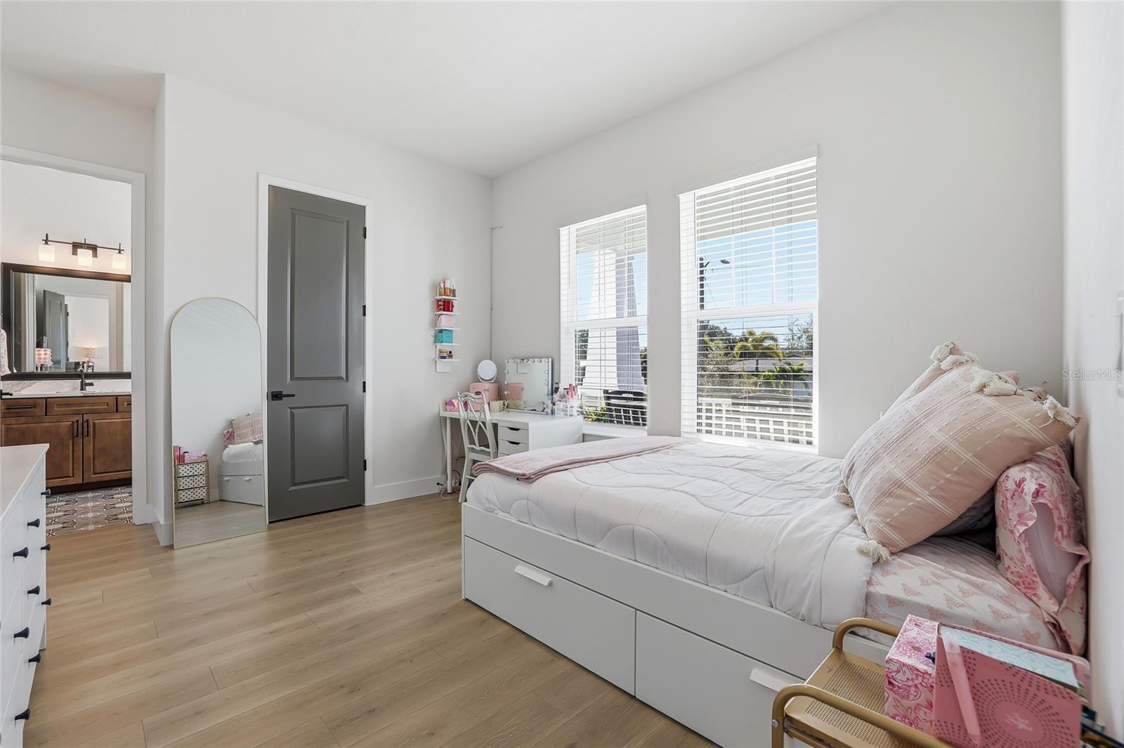 Image 9 of 52 For 441 42nd Avenue Ne